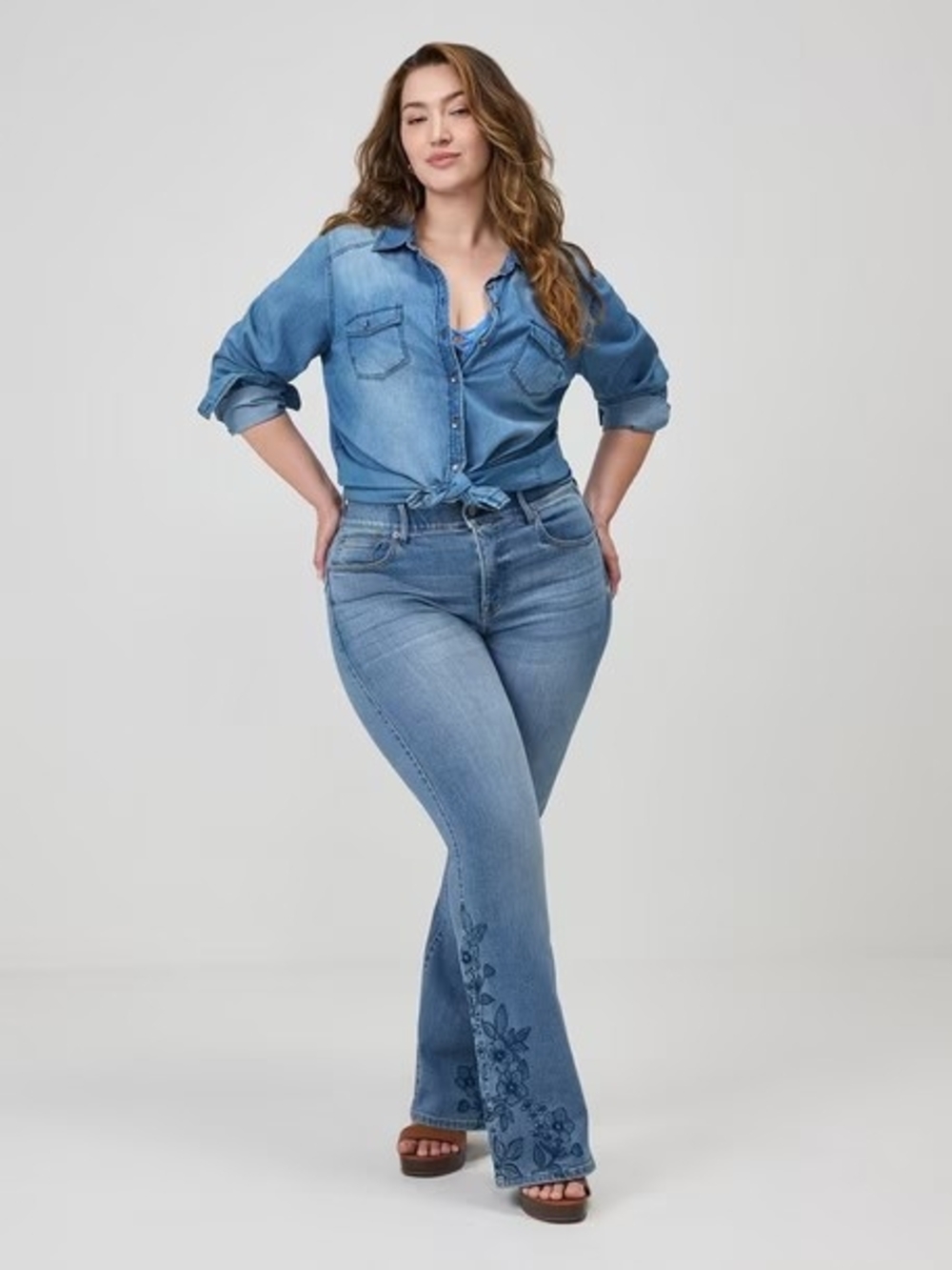 Nwot TORRID 16Tall Bombshell High-Rise Jean Two-toned embroidery Design Flare